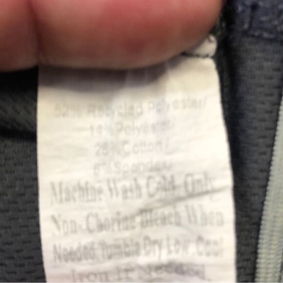 Men’s Izod gray lightweight quick dry golf shorts. Size 42 - Picture 6 of 6